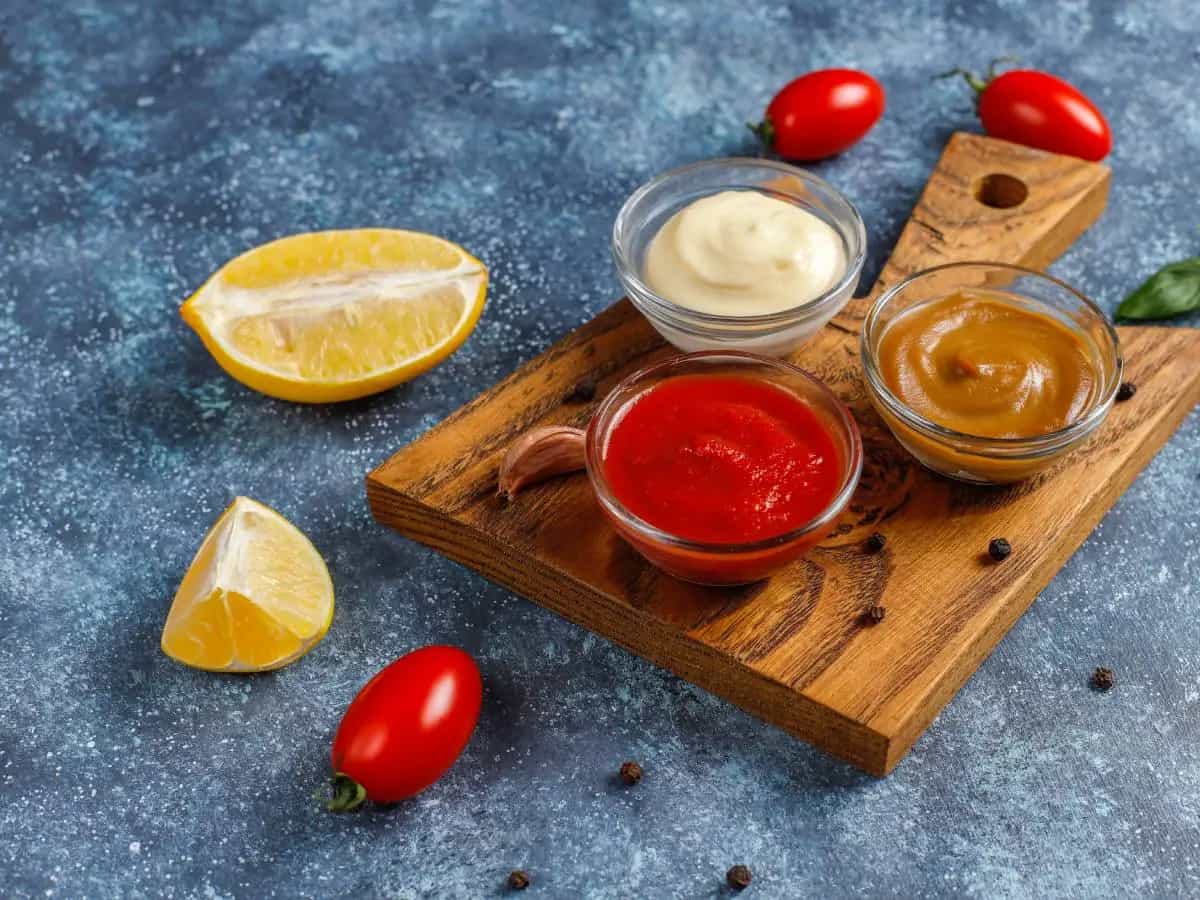 Qual è la differenza tra salsa rosa e salsa cocktail?