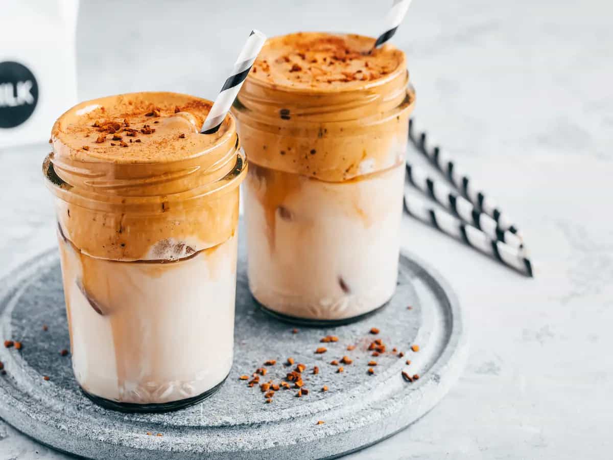 Cos'è il dalgona coffe, la bevanda che fa impazzire il web