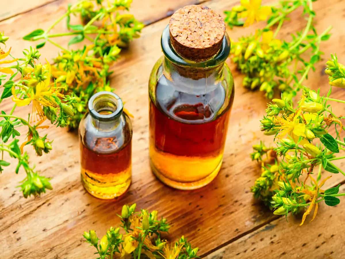 Olio di iperico: cos'è e quali sono i suoi utilizzi