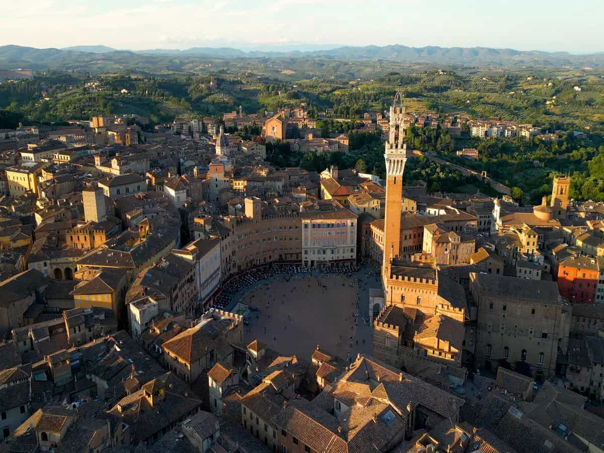 La curiosa storia dei cavallucci di Siena