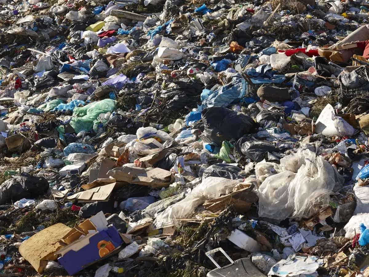 Emergenza rocce di plastica