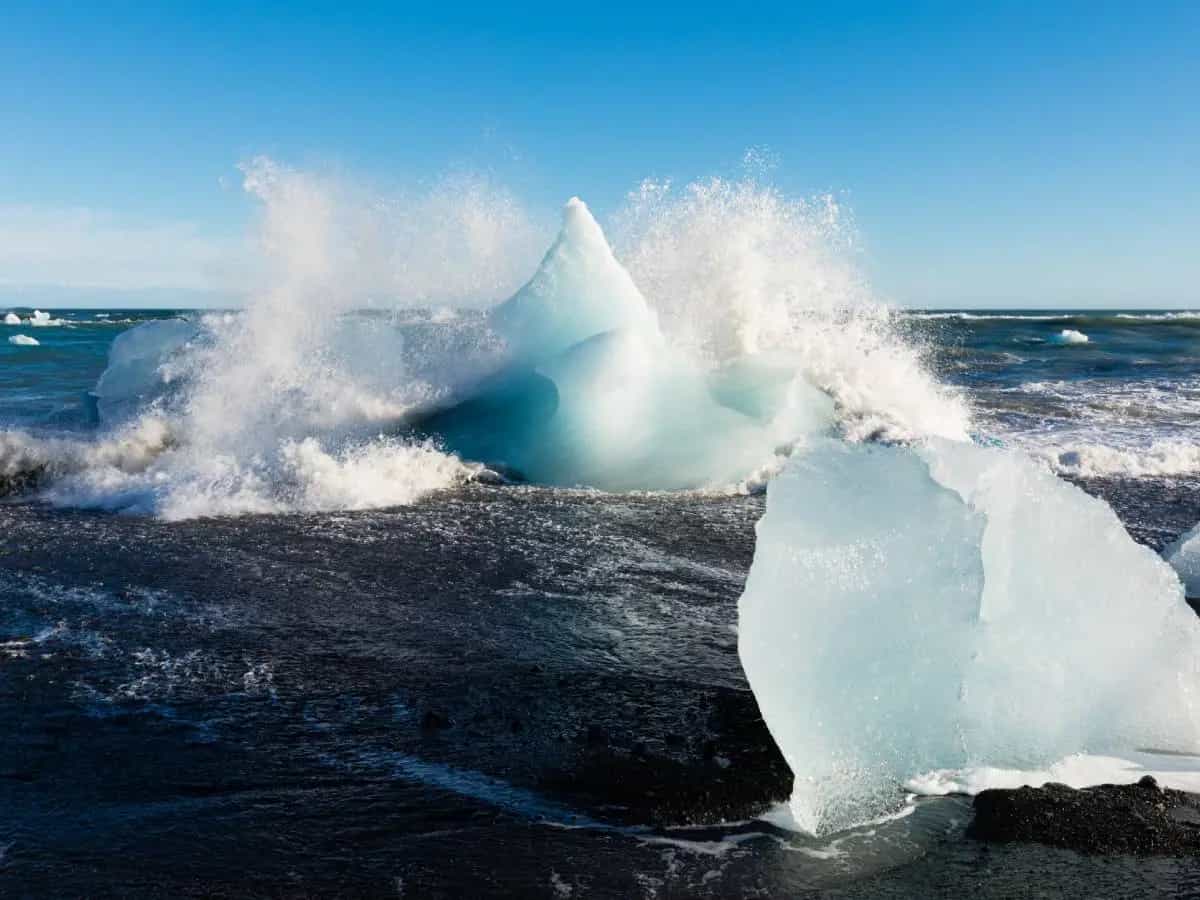 Acque oceaniche, così cambiano colore per lo scioglimento dei ghiacci