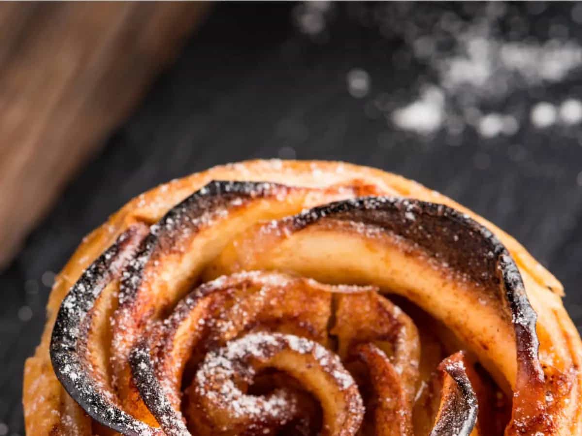 Torta di rose, origine e ricetta