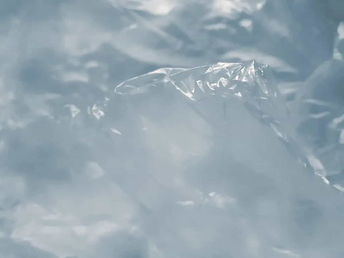 Pellicola antivirale, la plastica che può distruggere i virus