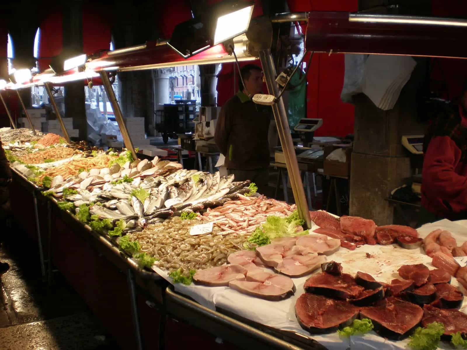 Il favoloso mercato del pesce di Rialto