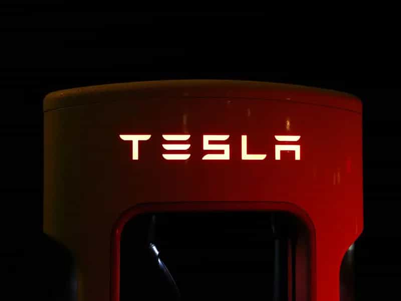 Tesla inquina sanzione
