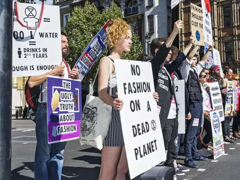extinction rebellion ambiente fashion week londra