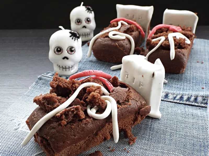 bare plumcake halloween