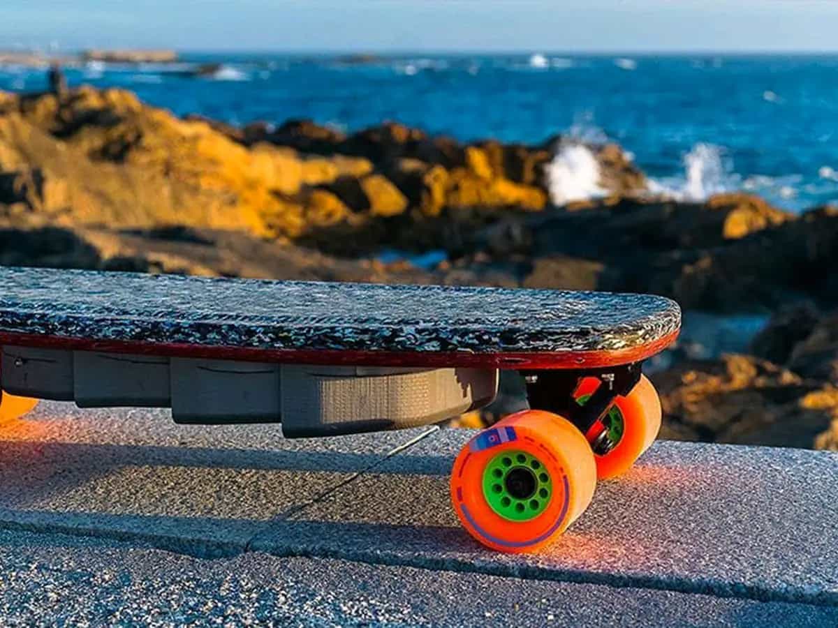 skateboard-elettrico-plastica-riciclata