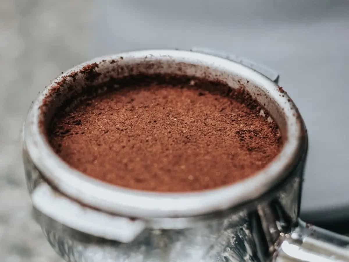 Lidl lancia una linea di capi sportivi sostenibile fatti con una fibra ottenuta dalla combinazione tra i fondi di caffè buttati e normali filati