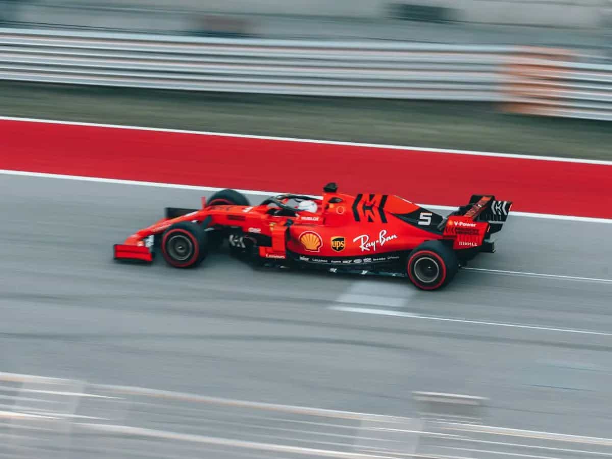 Formula 1, carburante sostenibile al 100% per le auto entro il 2026