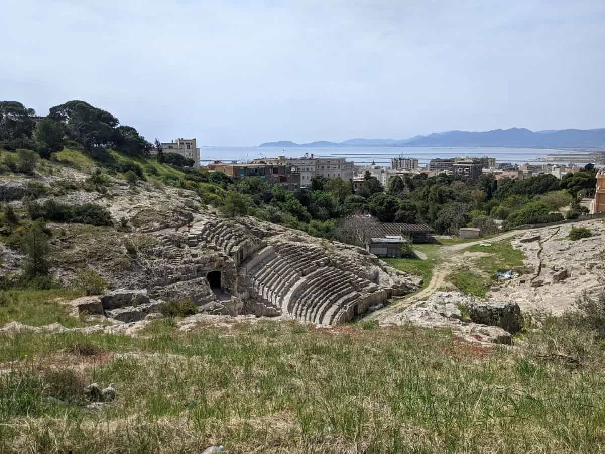 Alla scoperta di Cagliari, i luoghi da visitare nella “città leggera”
