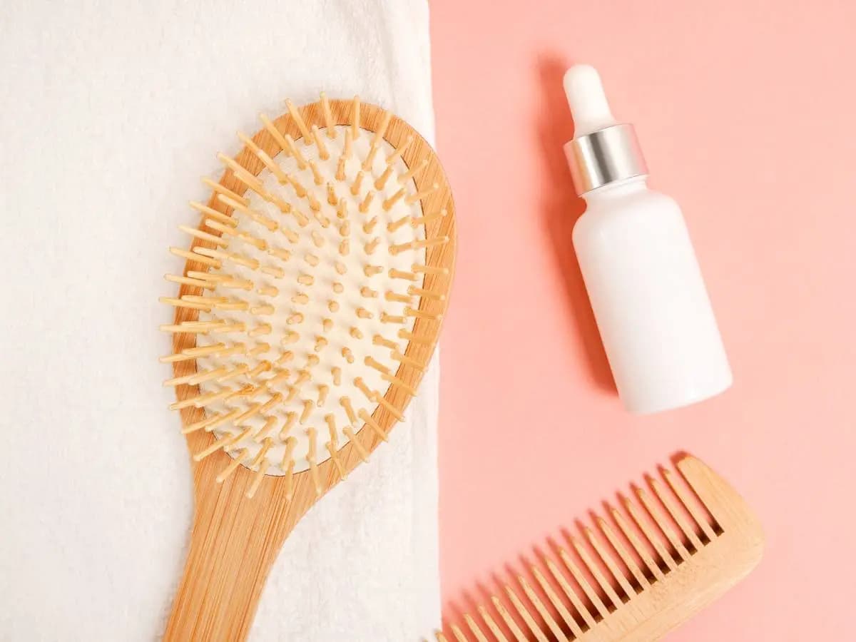 Proteggere i capelli al mare: i rimedi naturali efficaci