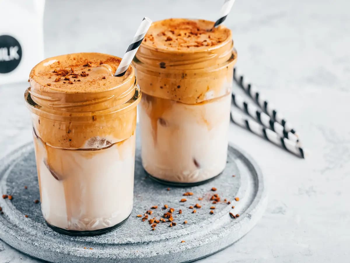 Cos'è il dalgona coffe, la bevanda che fa impazzire il web