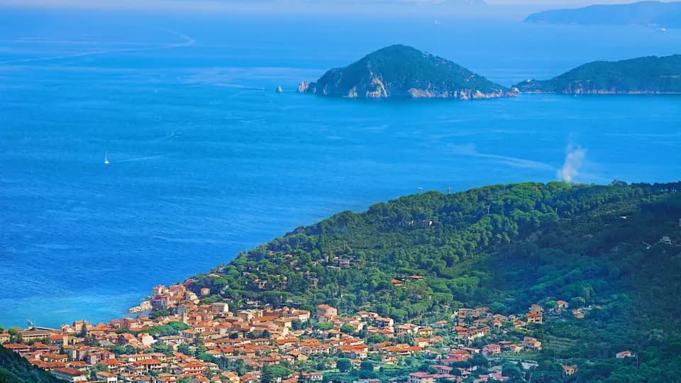 Isola d'Elba: natura e paesaggi oltre il mare