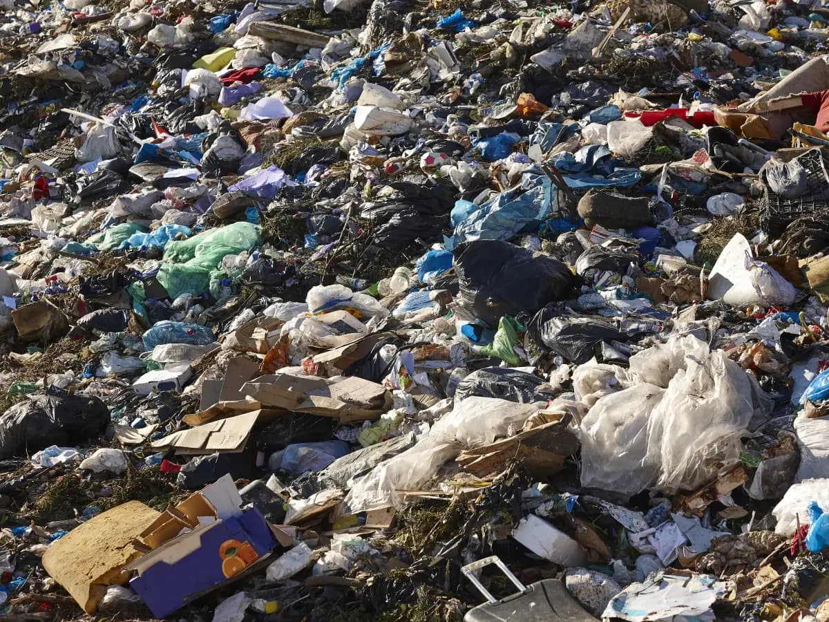 Emergenza rocce di plastica