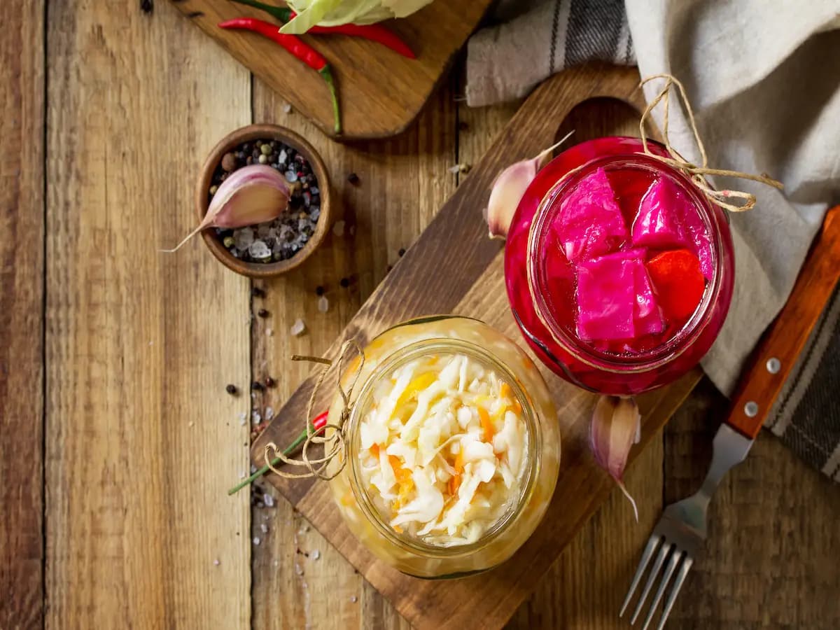 Verdure fermentate: come si preparano gli insalatini