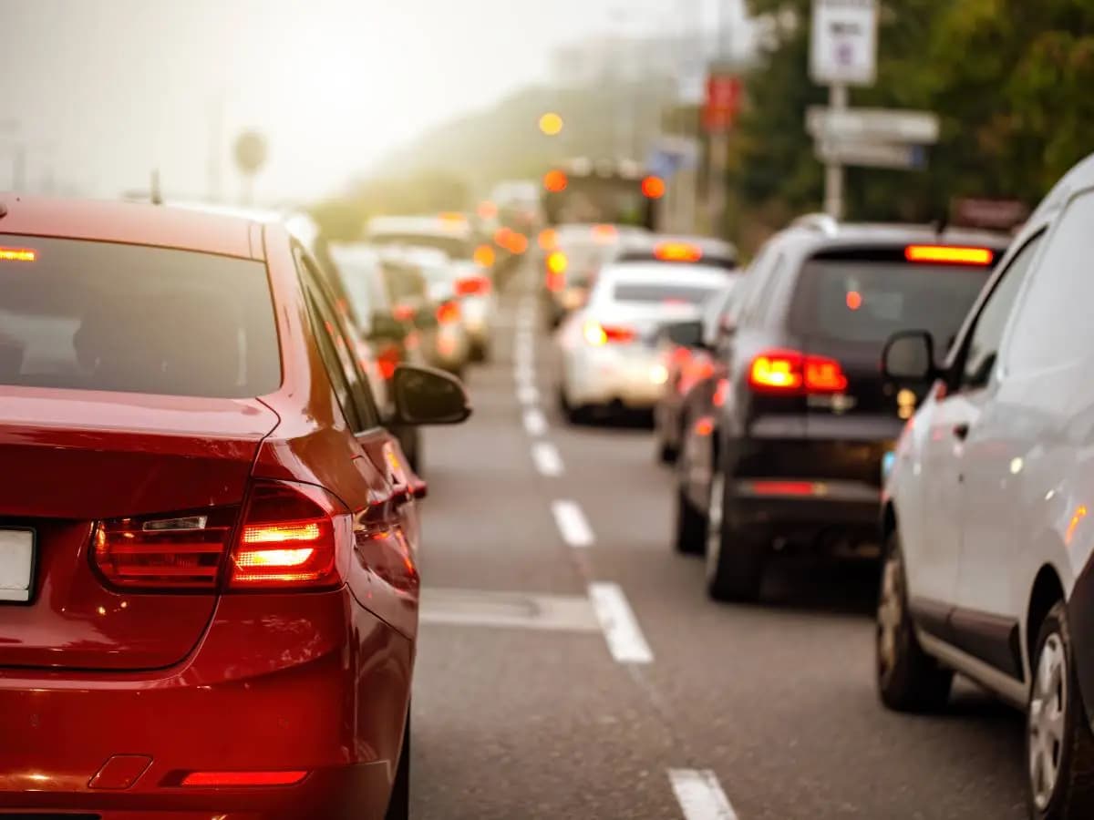 Inquinamento: l’uomo è ancora troppo dipendente dalle automobili