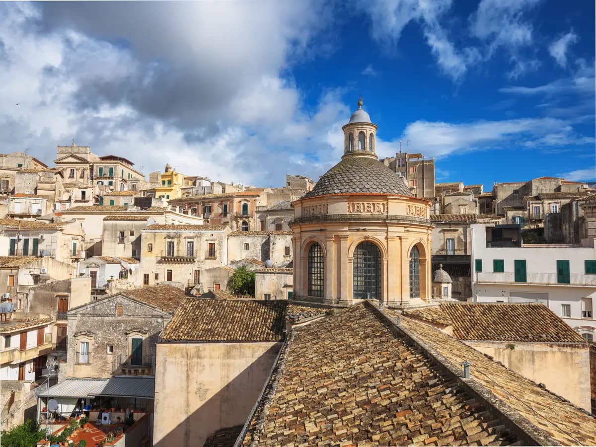 Modica e le origini dei biscotti con carne e cioccolato