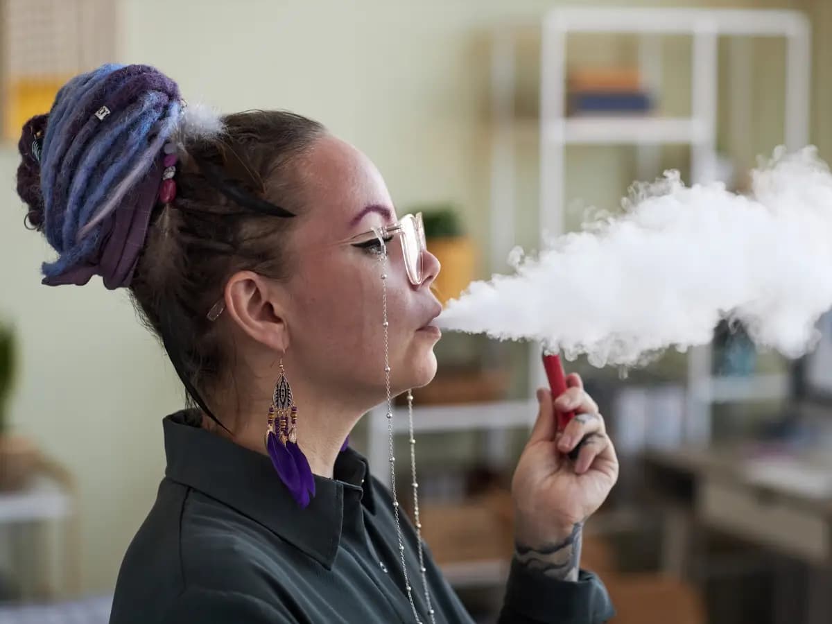 Troppe sostanze chimiche, la sigaretta elettronica un rischio per la salute