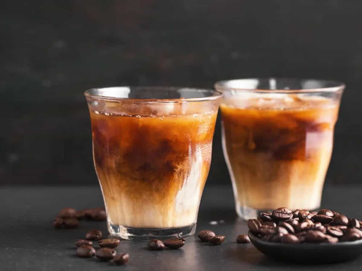 Chi ha inventato il caffè shakerato: le origini della bevanda