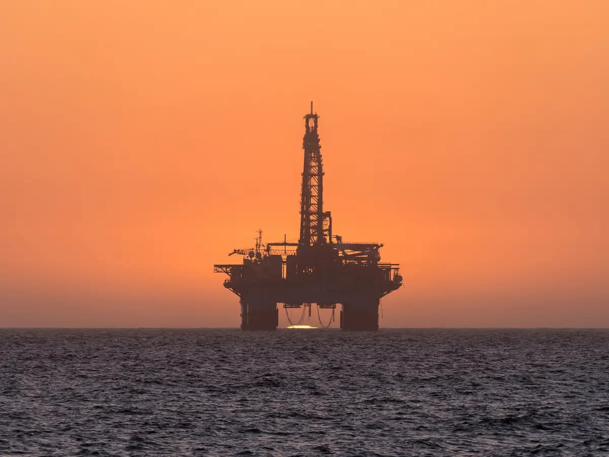 La vecchia piattaforma petrolifera in California diventata ecosistema marino
