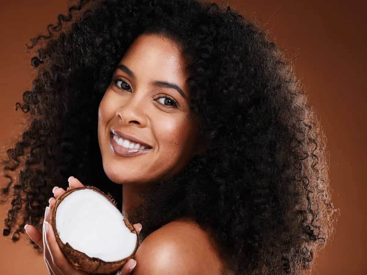 Olio di cocco per capelli: come usarlo