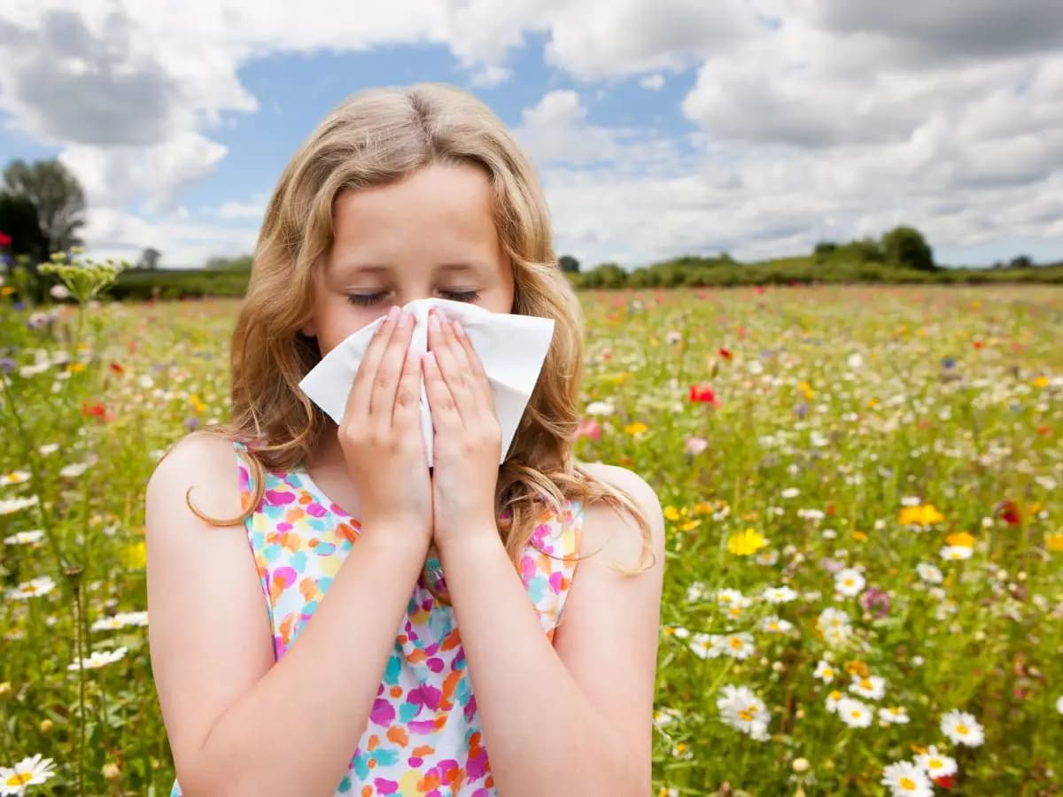 Allergie primaverili, sintomi, cause e rimedi utili