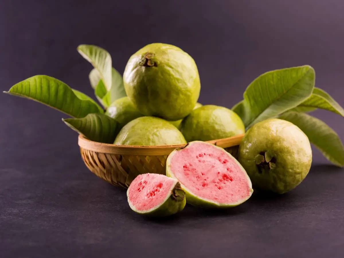Guava, che sapore ha, proprietà e come si mangia il frutto