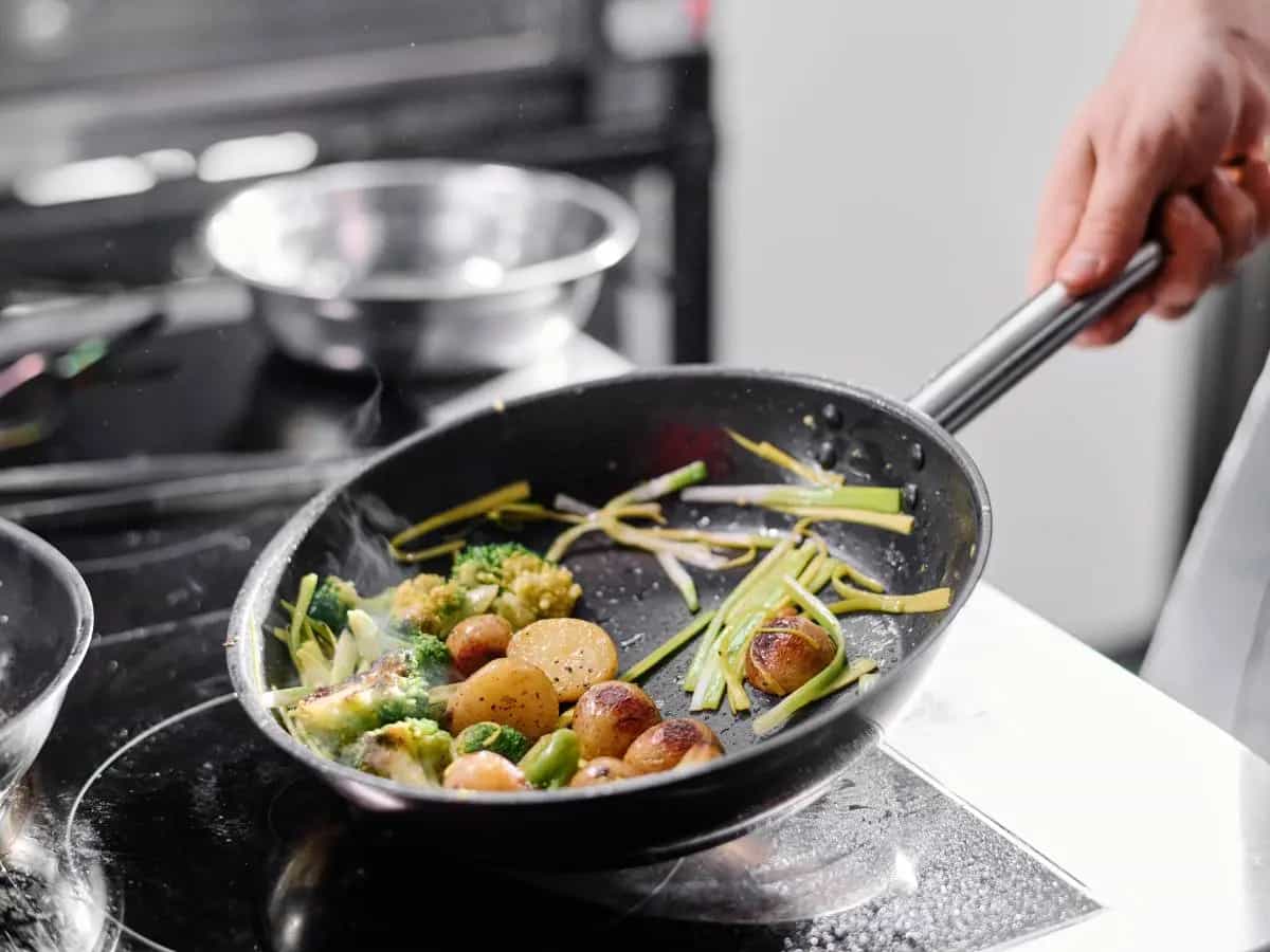 PFAS in cucina, dove si trovano e come ridurre l’esposizione