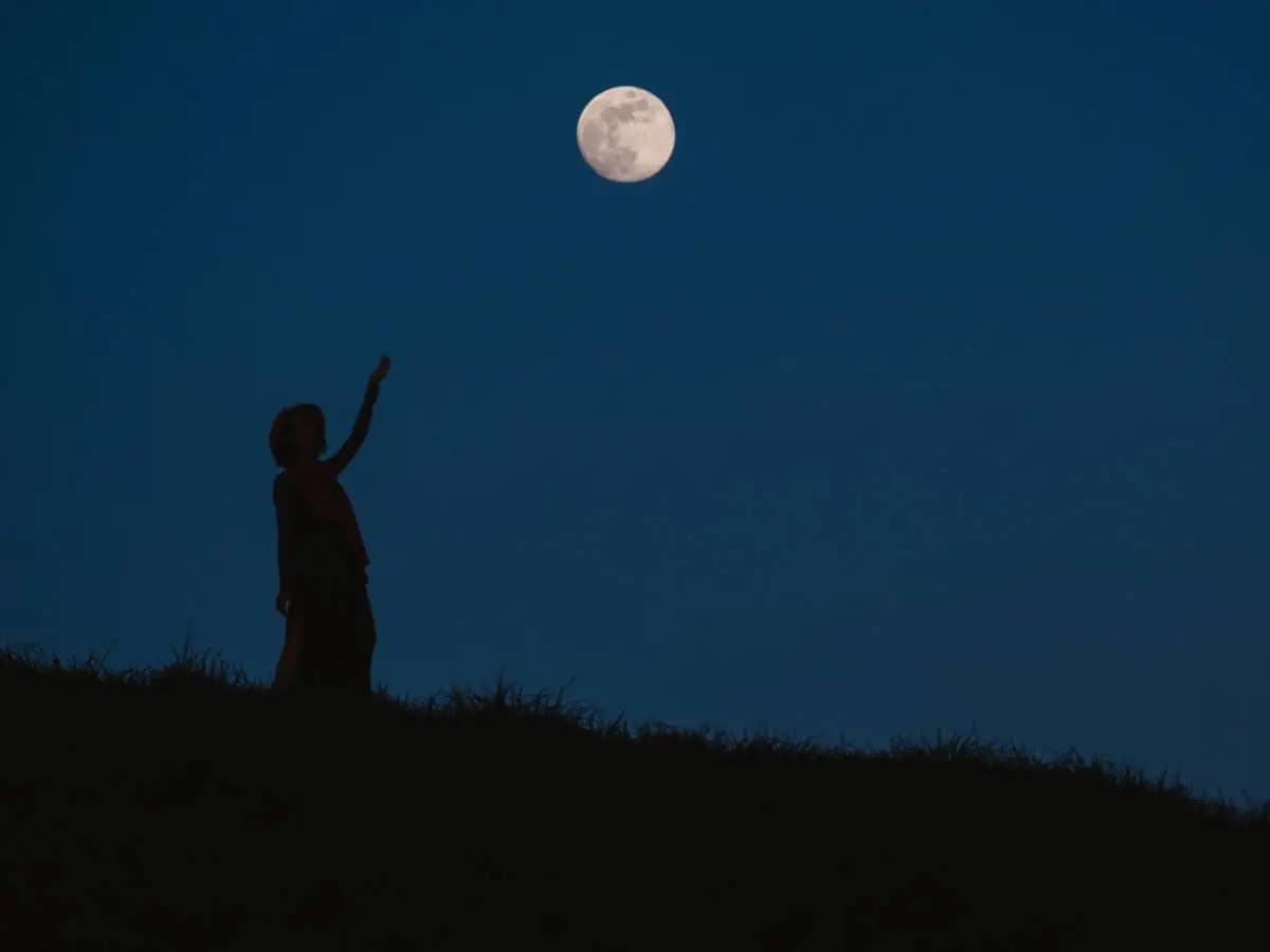 Le poesie più belle sulla luna