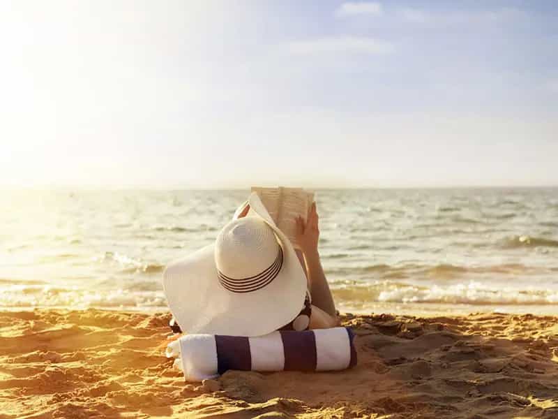 10 libri da leggere sotto l ombrellone per assaporare l estate