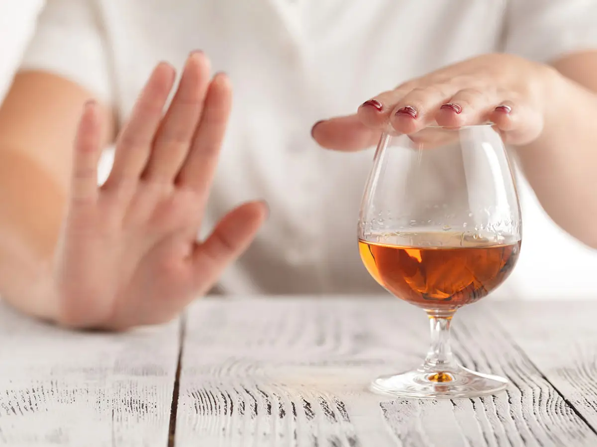 Bere alcolici mette a rischio la tua pelle