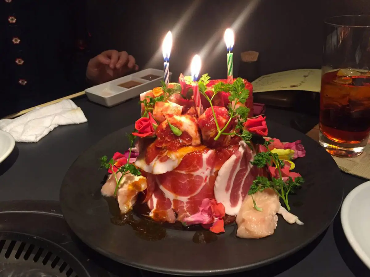 Pasteles de cumpleaños con jamón