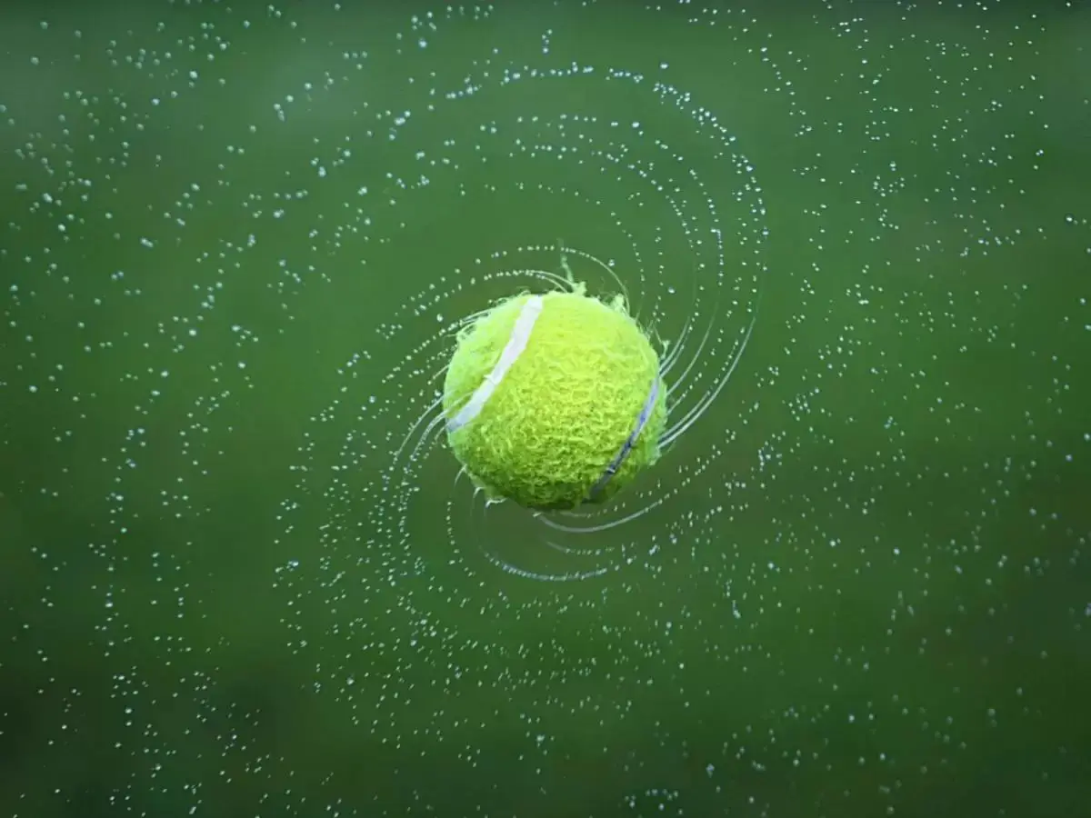 El truco de la pelota de tenis