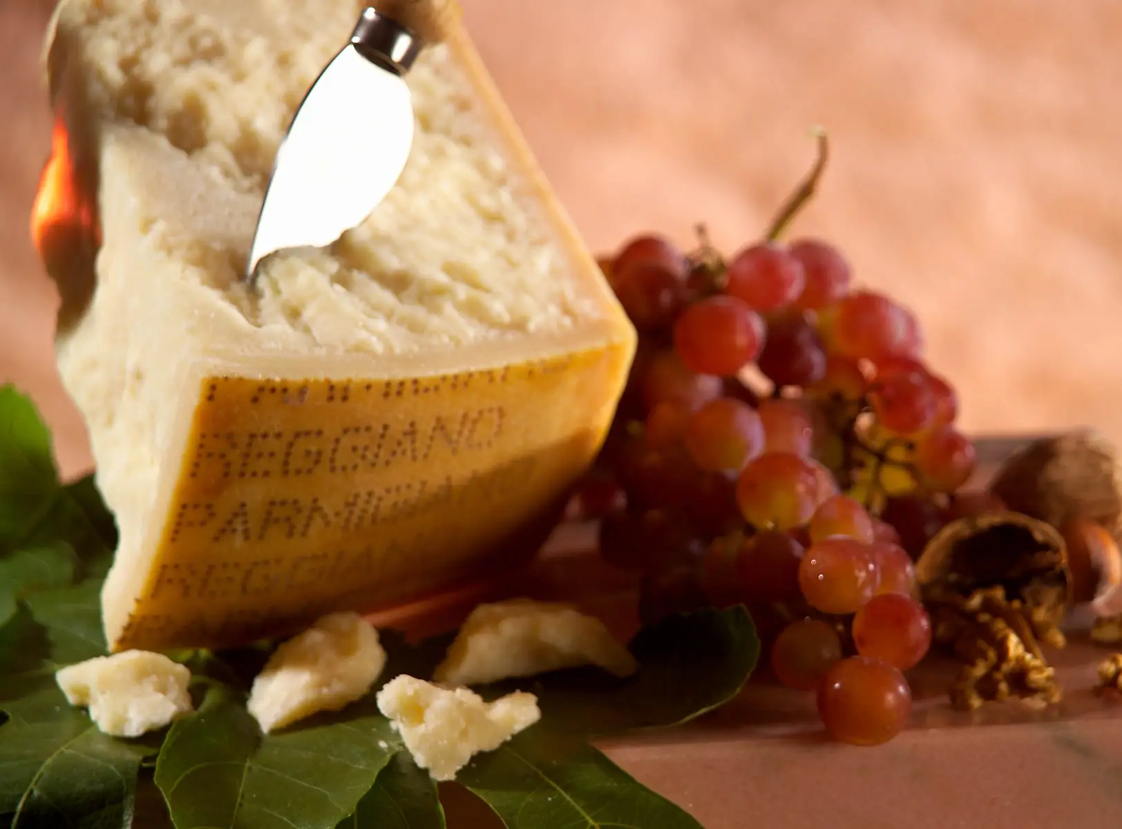 Alla scoperta del Parmigiano Reggiano tra storia e cultura gastronomica