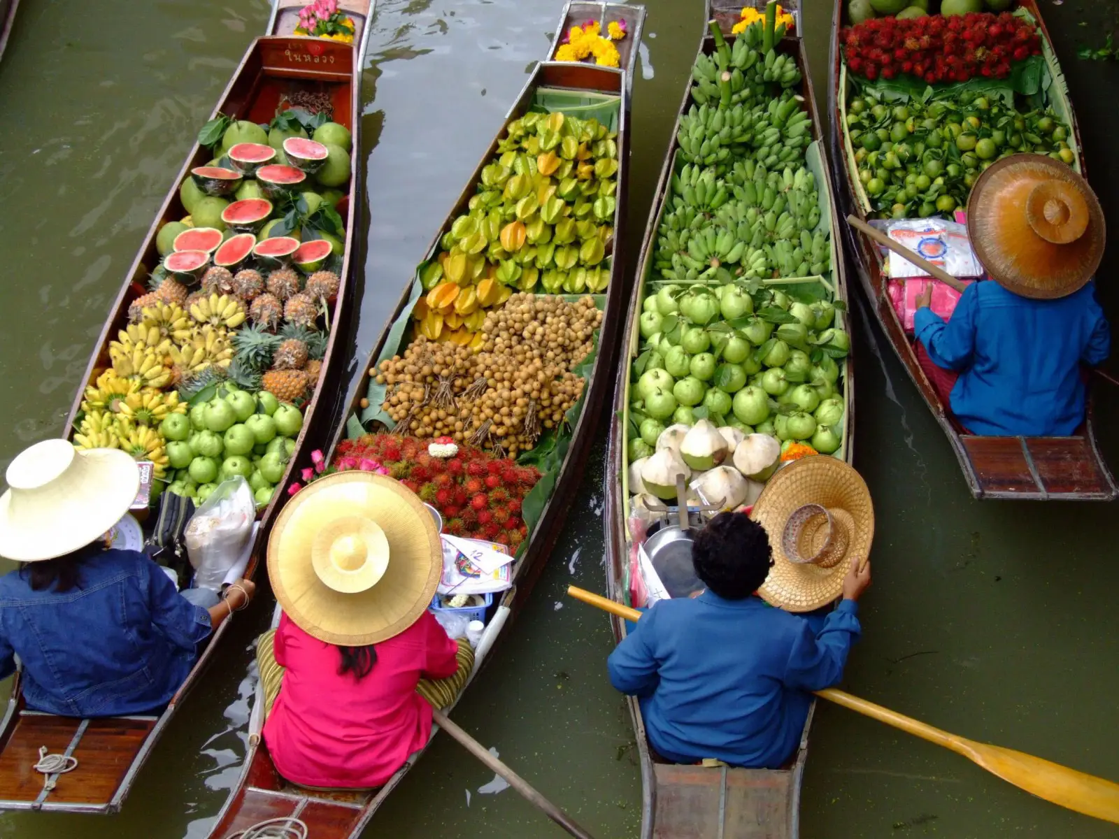 Tra i mercati galleggianti in Tailandia