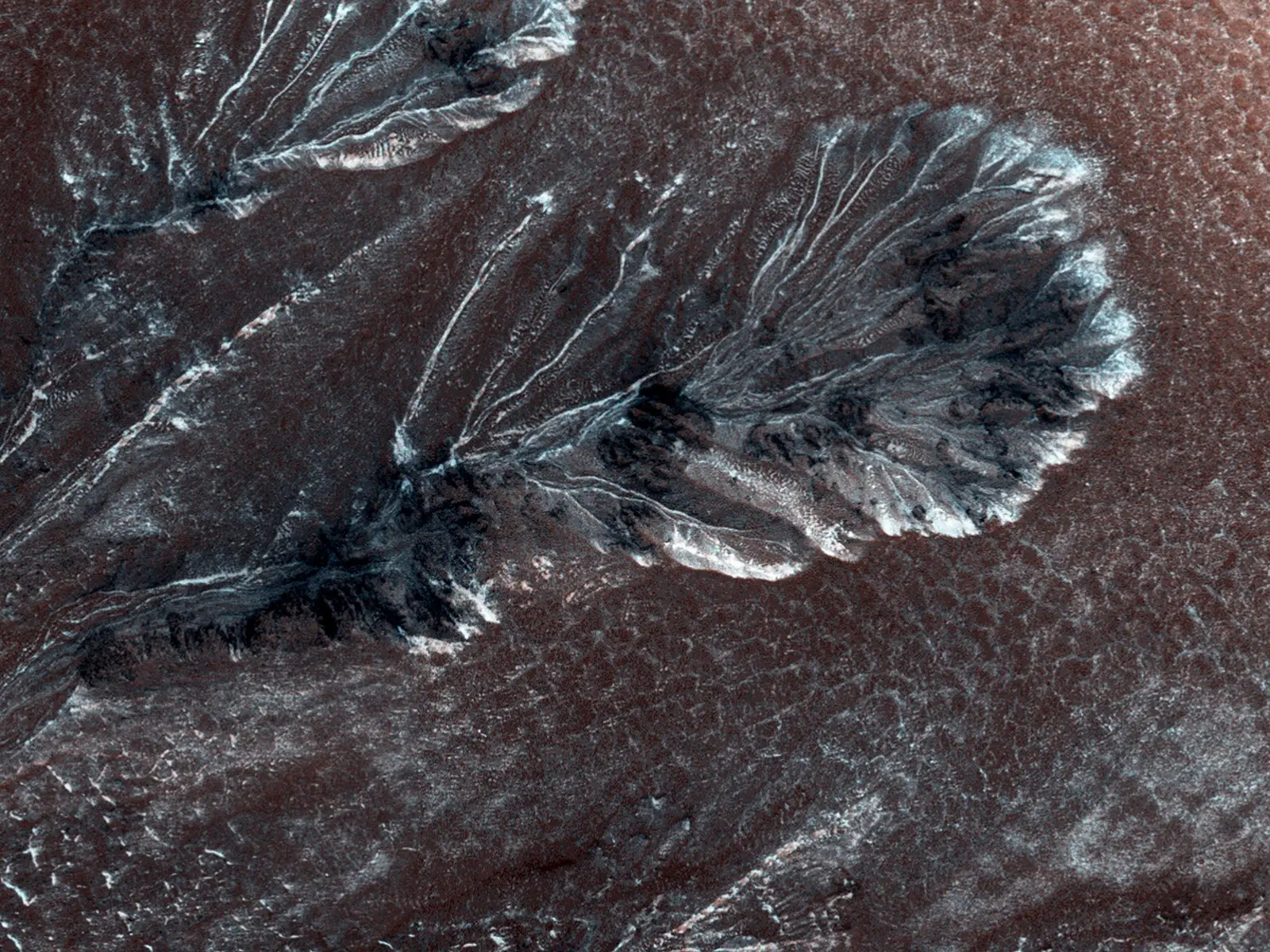 Altro che acqua, ci sono tempeste di neve su Marte