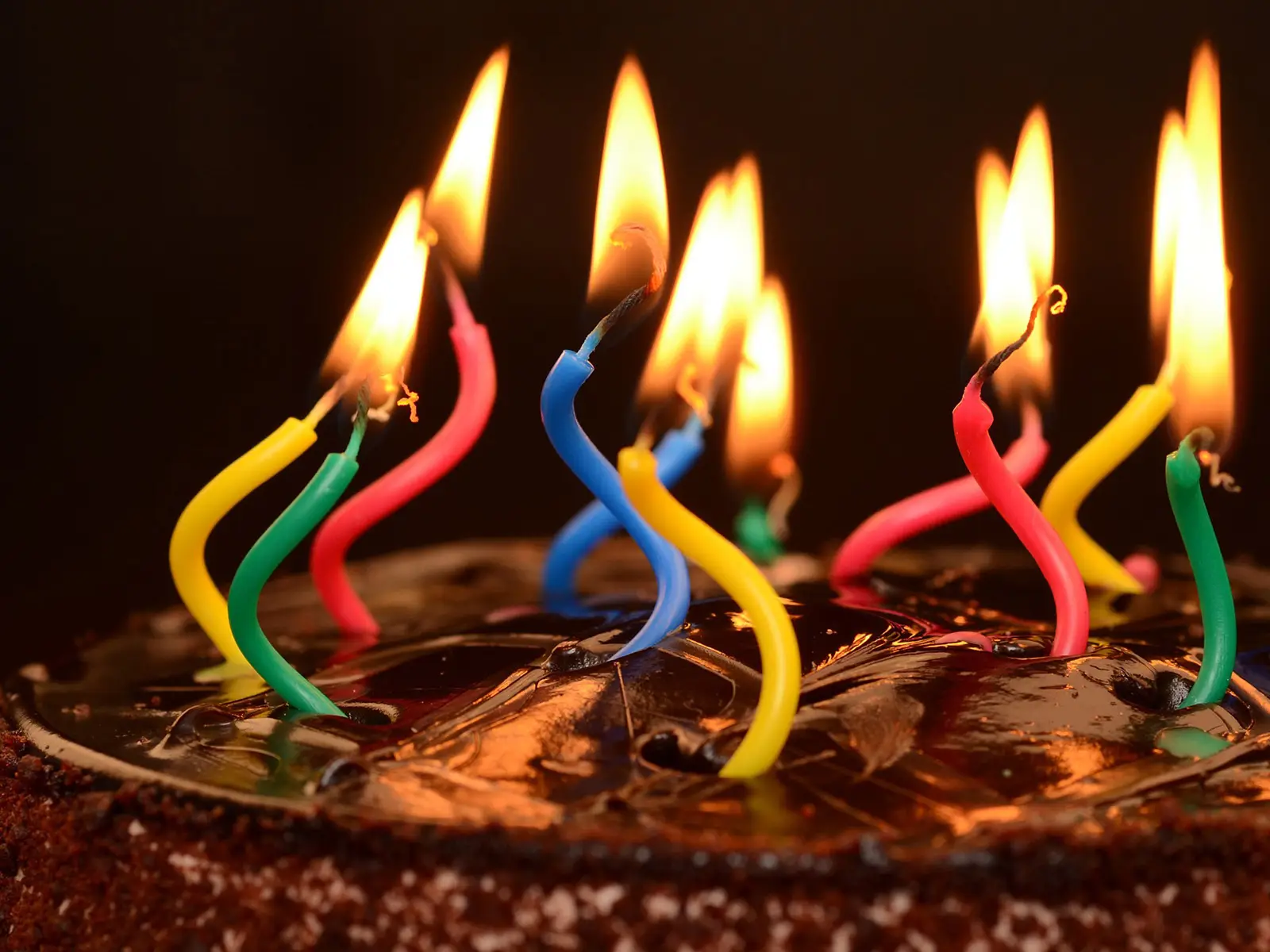 Soffiare sulle candeline può rovinare il tuo compleanno