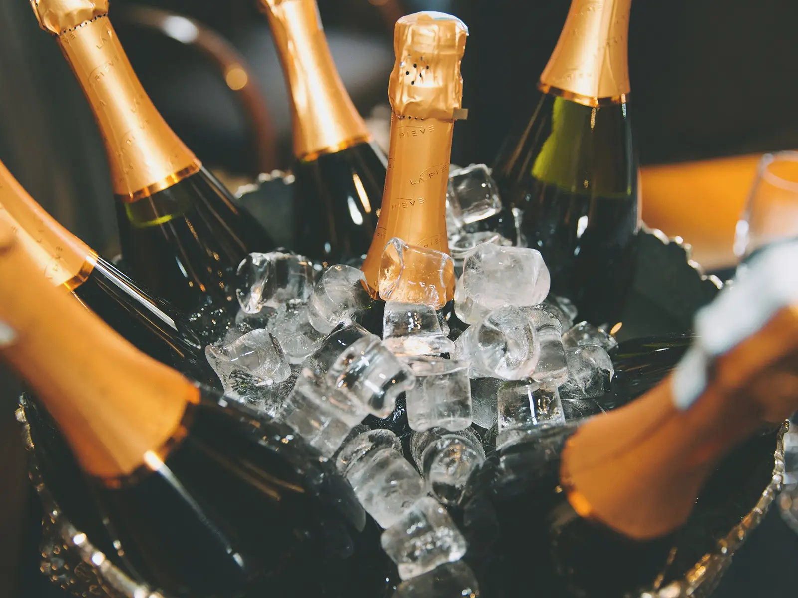 Ecco 4 consigli per fare i fighi con lo Champagne