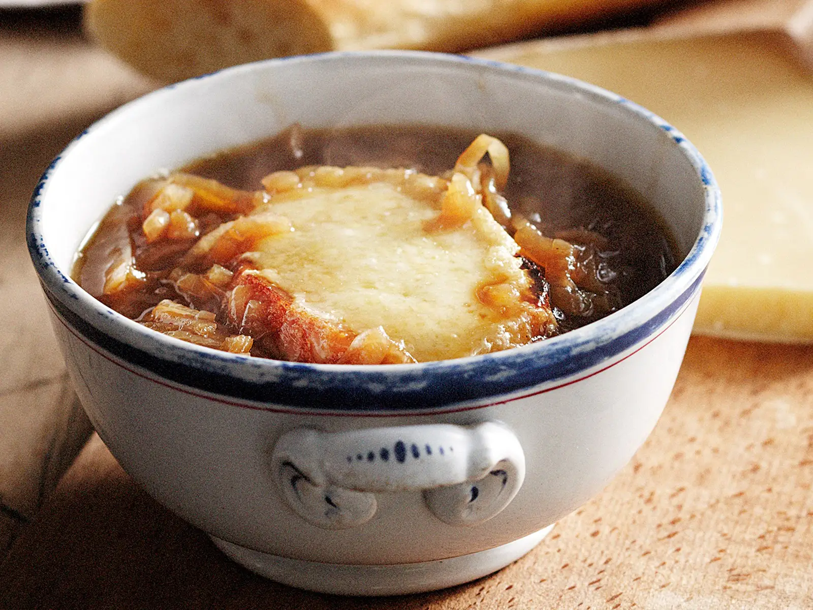 Zuppa di cipolle e salvia la ricetta di Jamie Oliver