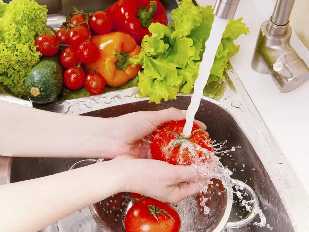 Qual è il modo migliore per lavare frutta e verdura?