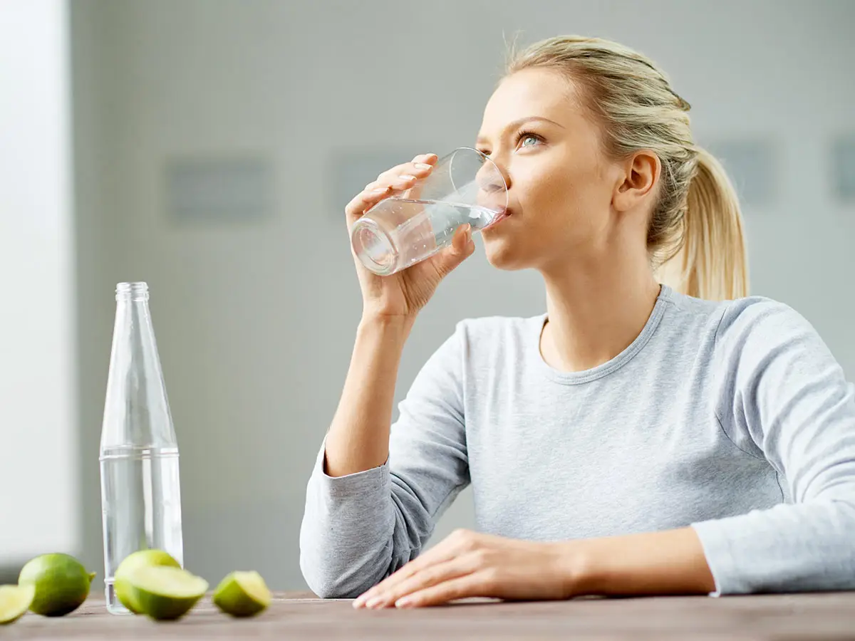 Cosa succede al nostro corpo quando smettiamo di bere acqua