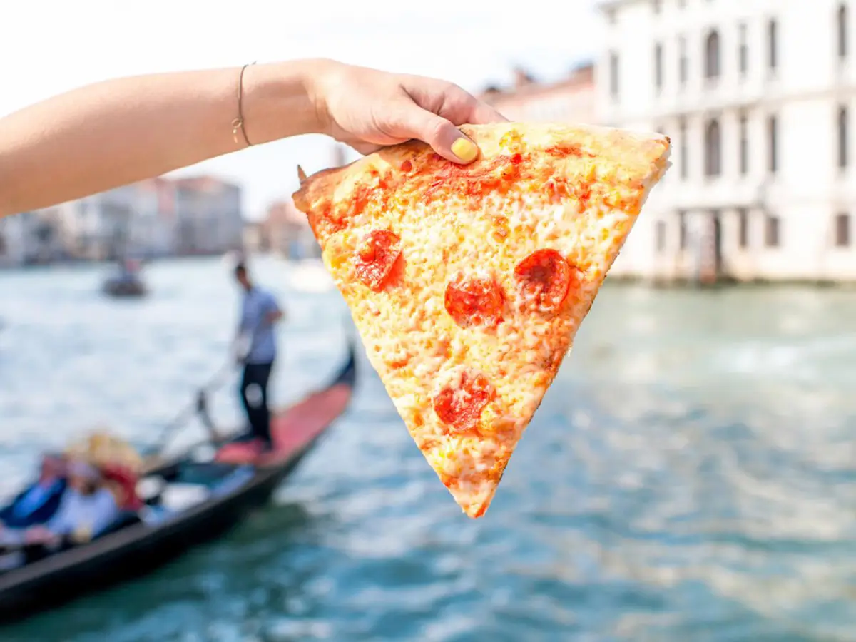 A Venezia e stop al cibo da strada per tre anni