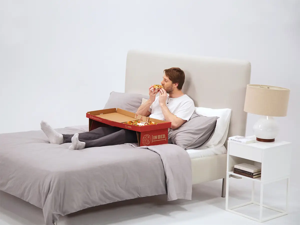 Pizza a letto dal Canada la pazza idea