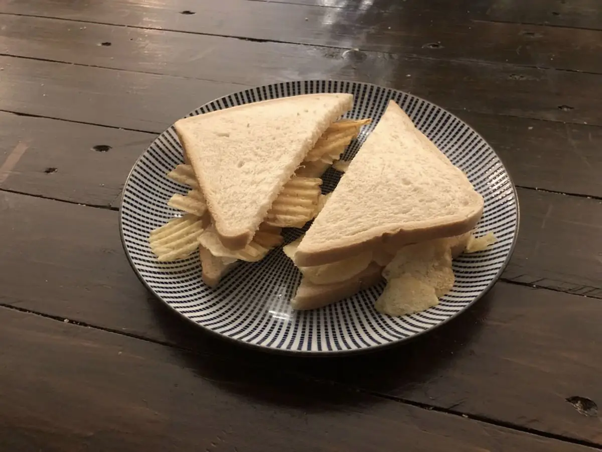 Crisp sandwich, l'assurdo panino con le patatine fritte