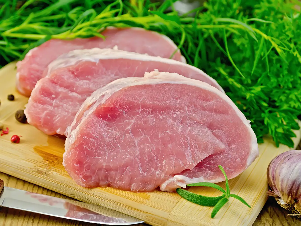 La carne di maiale è rossa o bianca?
