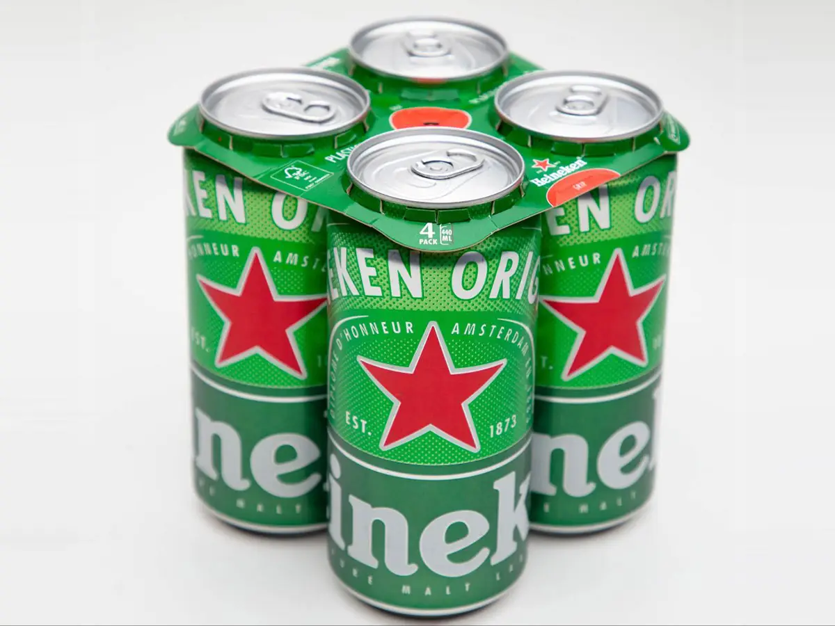 Heineken introduce il packaging in cartone per le sue lattine nel Regno Unito