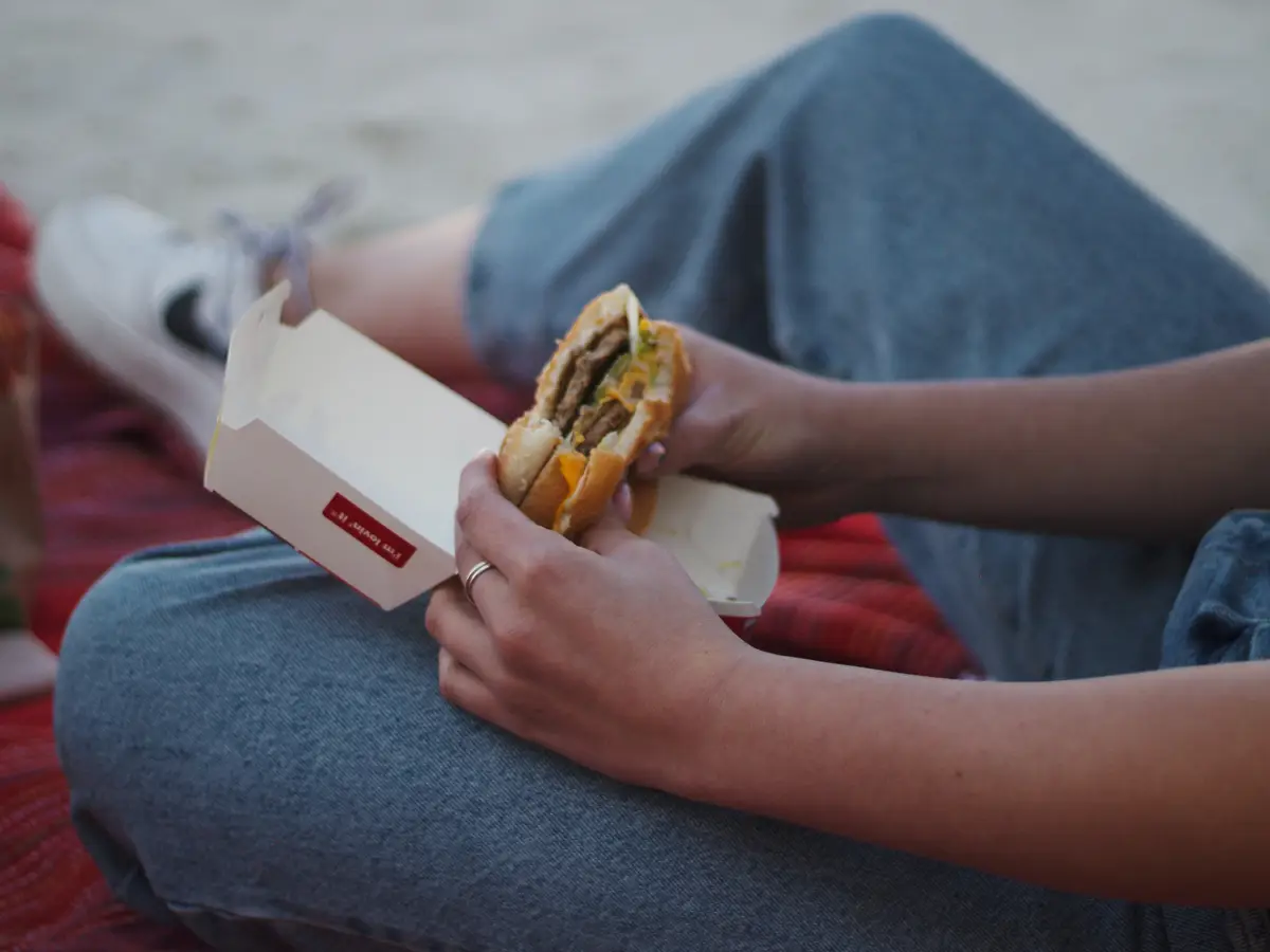 McDonald's ha iniziato il test del McPlant, il suo nuovo panino plant-based, in Svezia e Danimarca