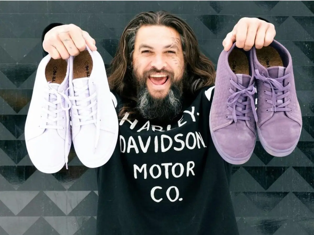 Jason Momoa ha lanciato la sua linea di scarpe prodotte con materiali ecofriendly